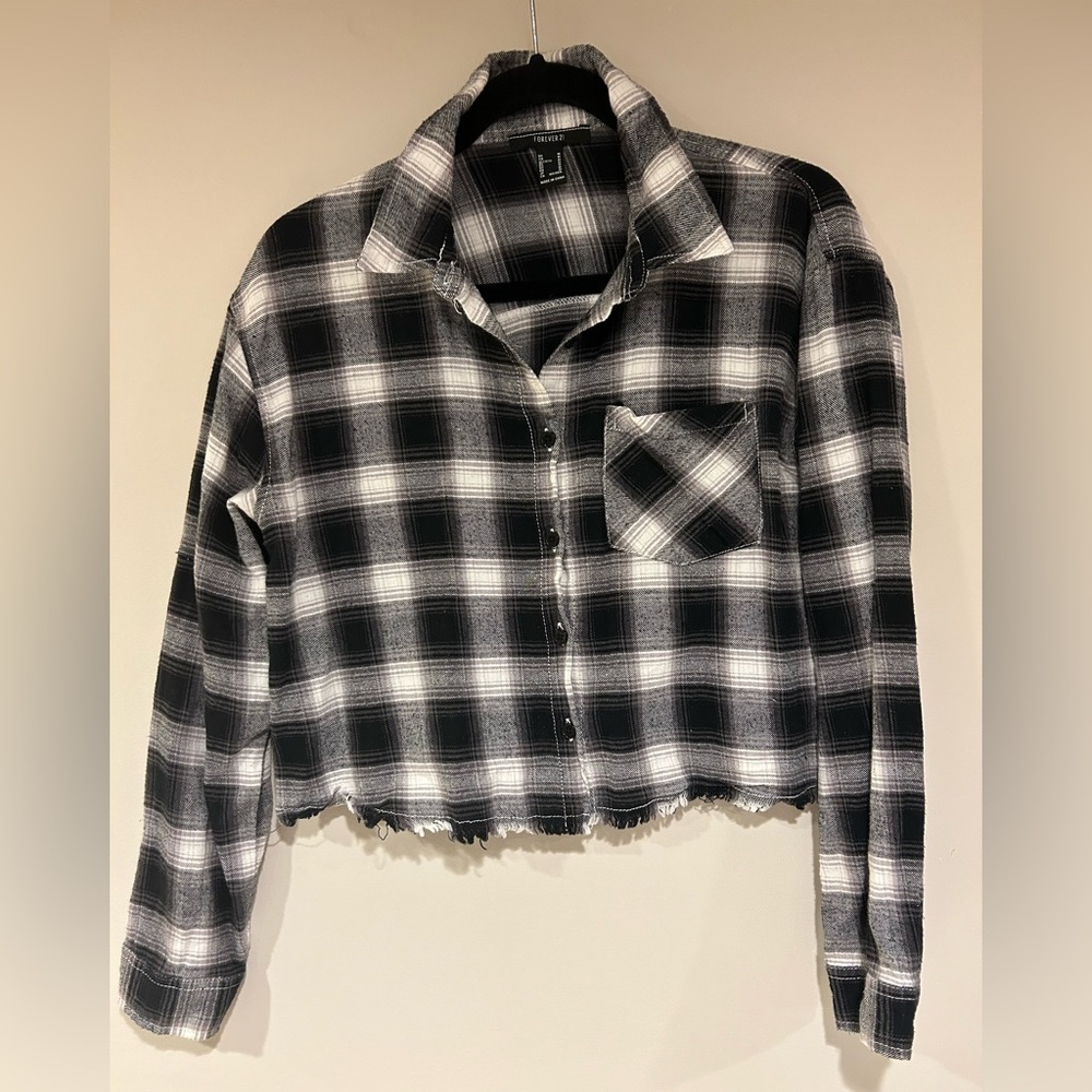 Black and white plaid cropped button down top